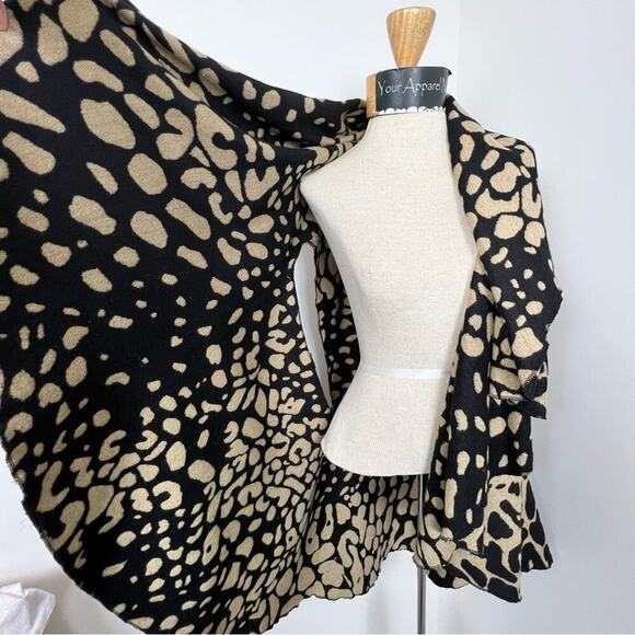 Women Tan & Black Leopard Animal Print Round Vest Reversible Soft Poncho Sz OS - Picture 6 of 14